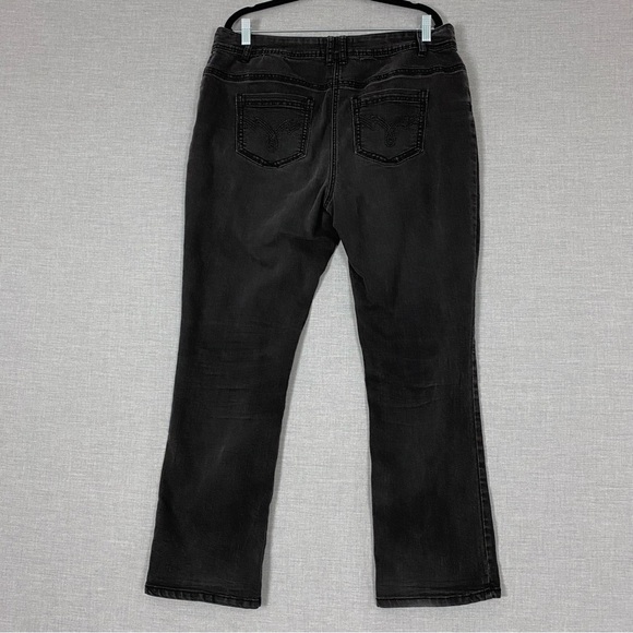 Penningtons Straight Fit Black Jeans Women's Plus Sz 16 Mid Rise 2 Button Waist - Picture 3 of 11